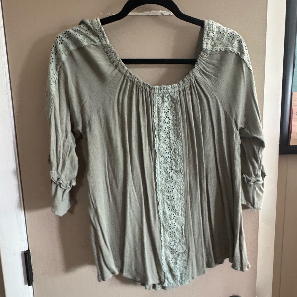 Chic Lace-Accented Blouse in Soft Green